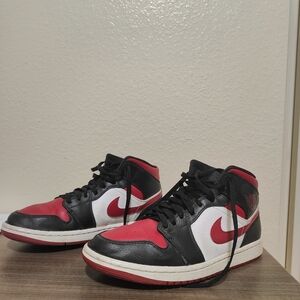 AJ 1 mid